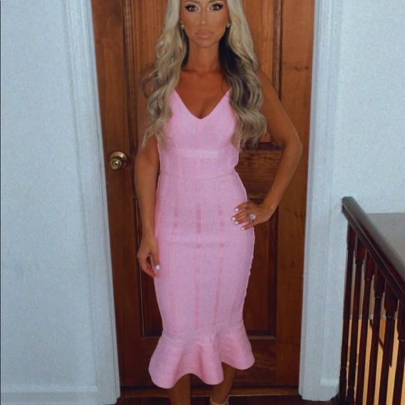 Pink fitted midi dress with a flare at the bottom - Picture 3 of 3